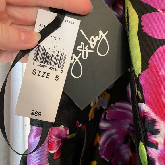 Short Formal Floral Dress - Picture 5 of 9